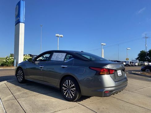 Used 2025 Nissan Altima 2.5 SV FWD image 8
