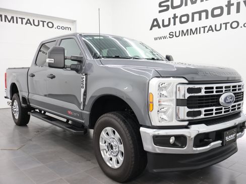 Used 2024 Ford F250 XLT AWD/4WD image 2