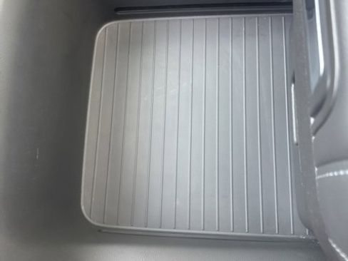 Used 2021 Chevrolet Tahoe Z71 w/ Z71 Off-Road Package image 32