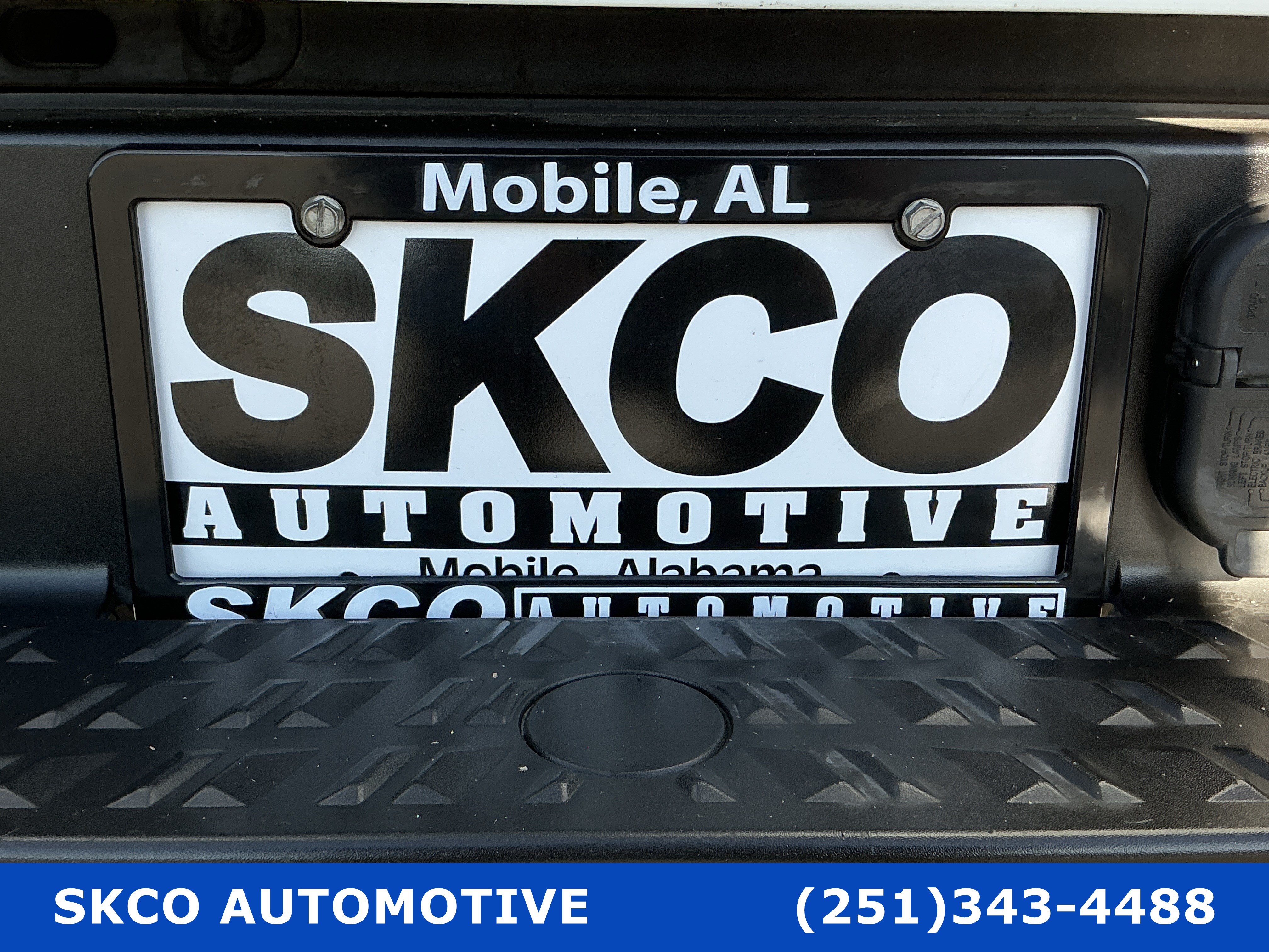 Used 2018 Nissan Titan SL w/ Midnight Edition AWD/4WD image 29