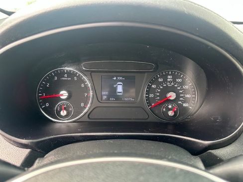 Used 2020 Kia Sorento LX FWD image 15