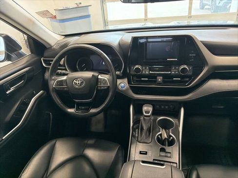 Used 2020 Toyota Highlander XLE image 23
