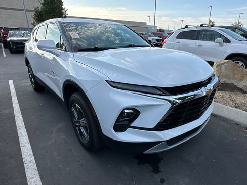 Certified 2025 Chevrolet Blazer LT FWD image 2