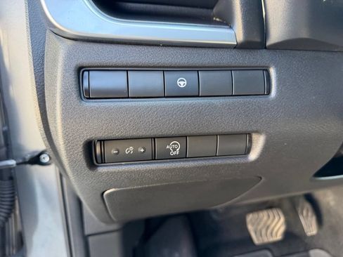 Used 2023 Nissan Rogue SV AWD/4WD image 13
