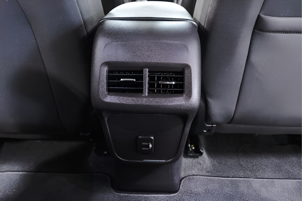 Used 2024 Chevrolet Equinox LT FWD image 32