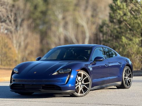 Used 2022 Porsche Taycan image 7