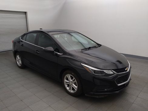 Used 2017 Chevrolet Cruze LT w/ Convenience Package FWD image 13