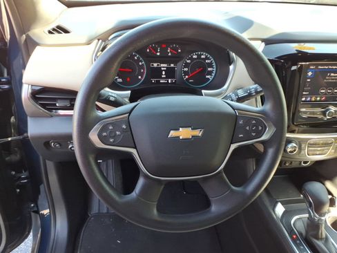 Used 2023 Chevrolet Traverse LS FWD image 8