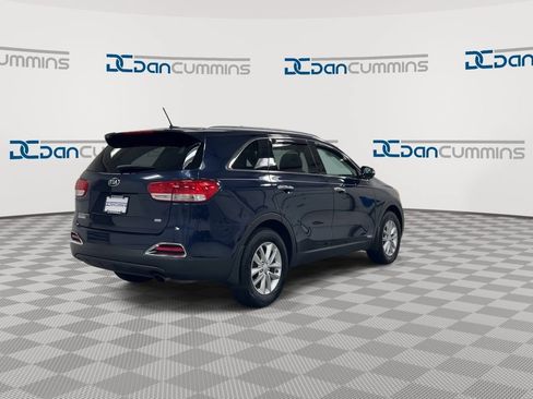 Used 2017 Kia Sorento AWD image 8