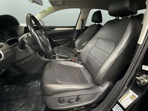 Used 2020 Volkswagen Passat 2.0T SE FWD image 19