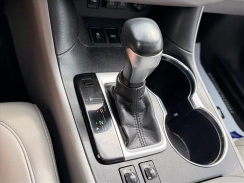 Used 2019 Toyota Highlander XLE AWD/4WD image 26