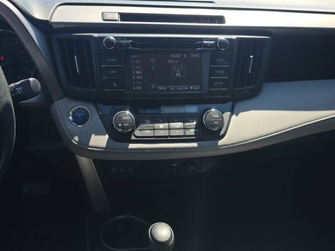 Used 2018 Toyota RAV4 LE image 19