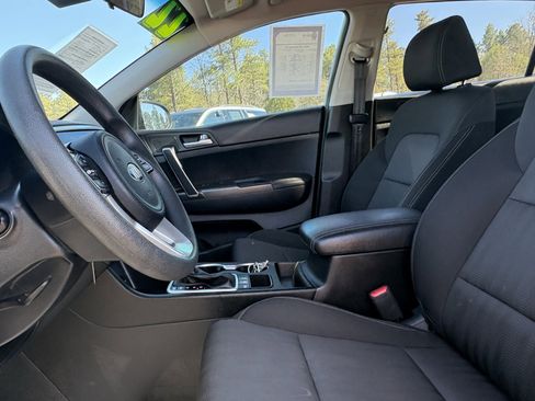 Used 2022 Kia Sportage LX image 15