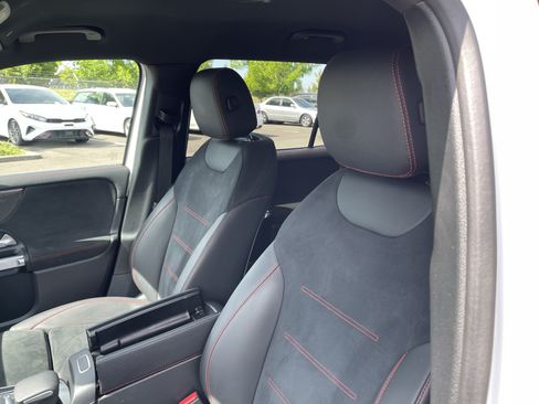 Used 2023 Mercedes-Benz GLB 250 4MATIC image 18