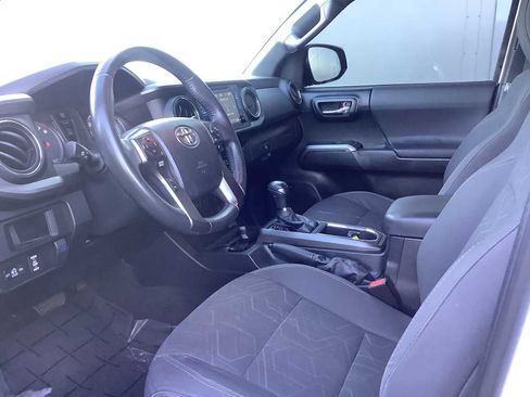 Used 2016 Toyota Tacoma TRD Off-Road image 3