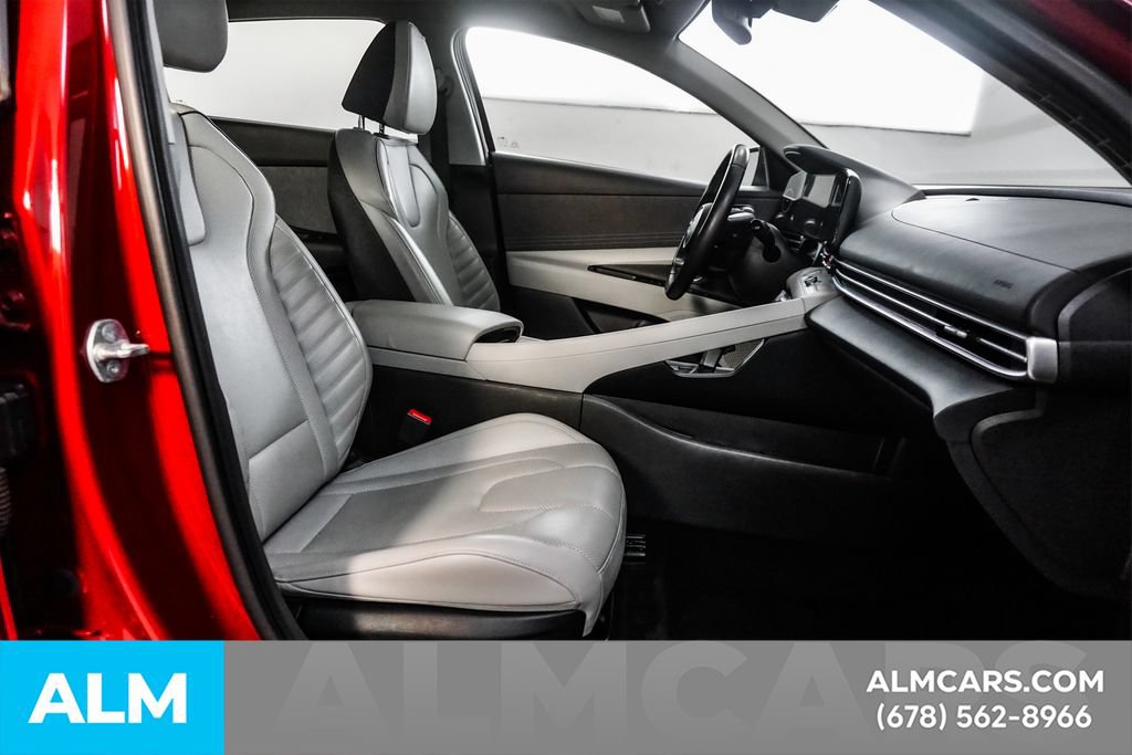 Used 2025 Hyundai Elantra Limited FWD image 19