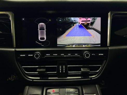 Used 2021 Porsche Macan AWD/4WD image 18