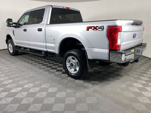 Used 2017 Ford F250 XLT w/ XLT Value Package AWD/4WD image 9