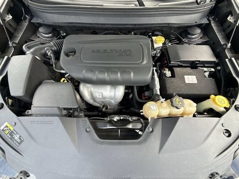 Used 2019 Jeep Cherokee Limited FWD image 27
