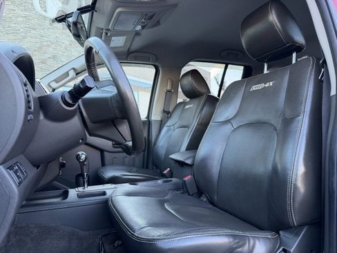 Used 2015 Nissan Xterra PRO-4X w/ Pro-4x Leather Package image 16