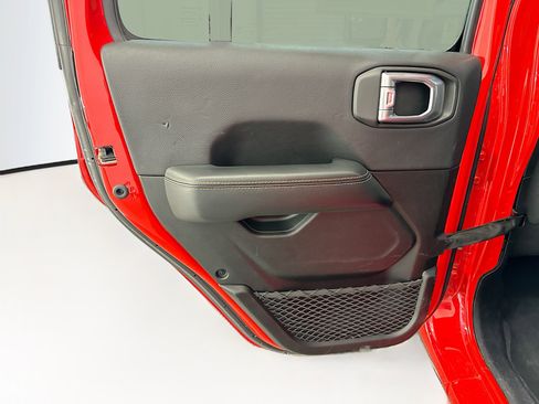 Used 2025 Jeep Wrangler Sahara image 26