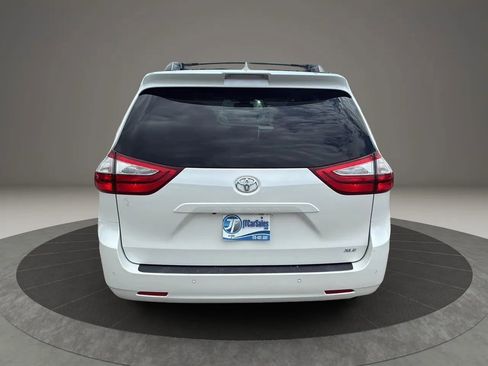 Used 2019 Toyota Sienna XLE image 13