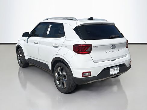 Used 2021 Hyundai Venue SEL image 5