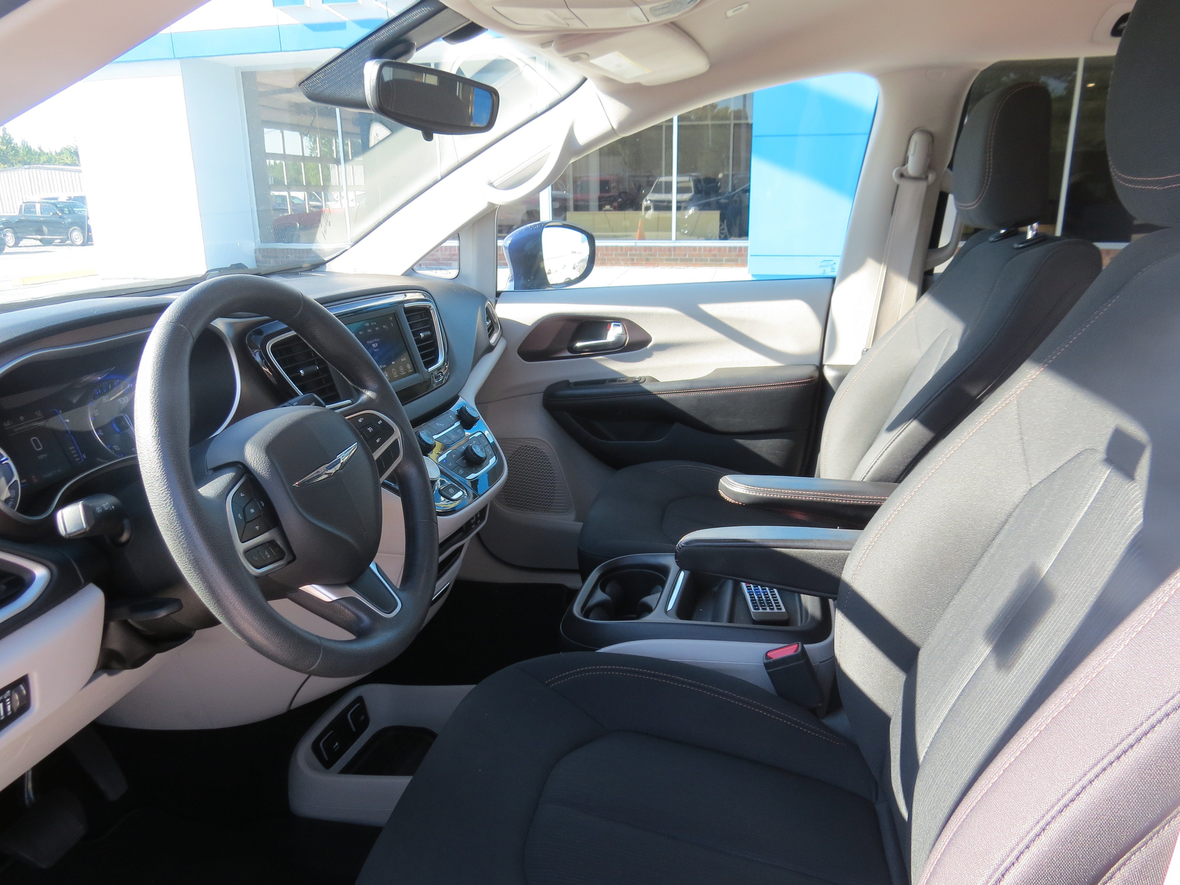 Used 2018 Chrysler Pacifica Touring Plus FWD image 16