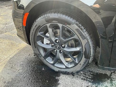 Used 2024 Chrysler Pacifica Limited w/ S Appearance Package image 12