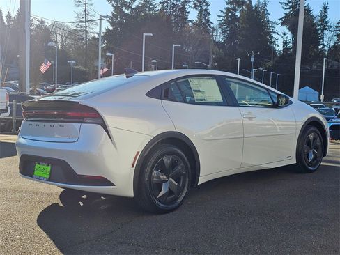 New 2026 Toyota Prius LE image 7