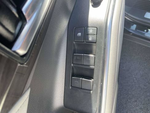 Used 2021 Toyota Highlander Limited FWD image 16