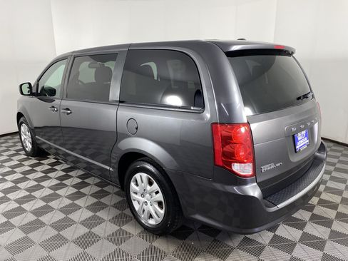 Used 2018 Dodge Grand Caravan SE w/ UConnect Hands-Free Group FWD image 8