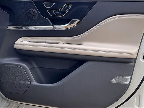 Used 2023 Lincoln Corsair FWD image 23