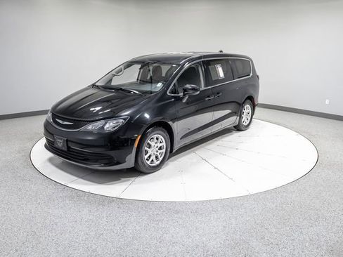 Used 2020 Chrysler Voyager LX FWD image 36