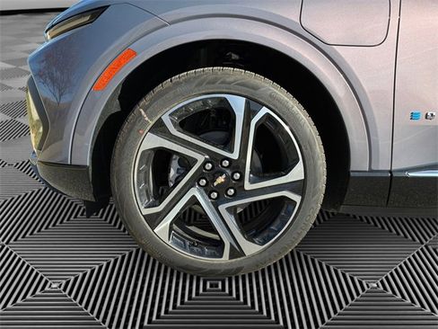 New 2026 Chevrolet Equinox EV LT image 9