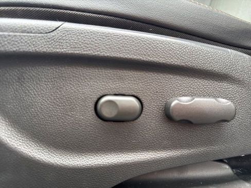 Used 2019 Chevrolet Trax LT w/ LT Convenience Package image 14