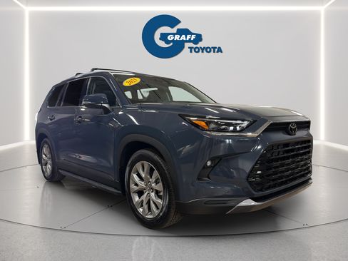 Used 2025 Toyota Grand Highlander FWD image 3