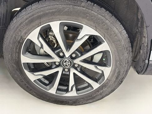 Used 2022 Toyota Corolla Cross XLE FWD image 33