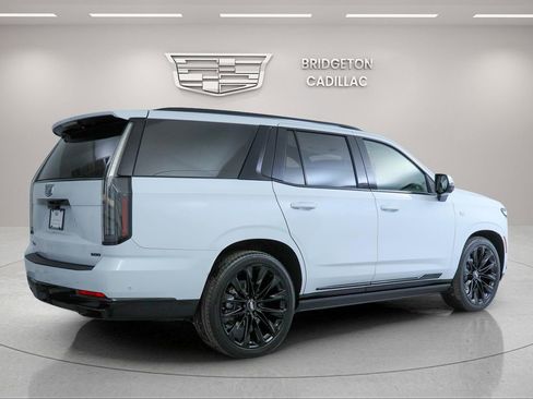 Used 2026 Cadillac Escalade Platinum Sport w/ LPO, ONYX Package AWD/4WD image 7