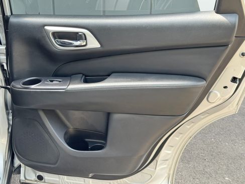 Used 2020 Nissan Pathfinder Platinum FWD image 44