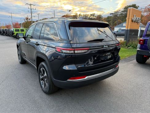 Used 2023 Jeep Grand Cherokee 4WD 4xe image 5