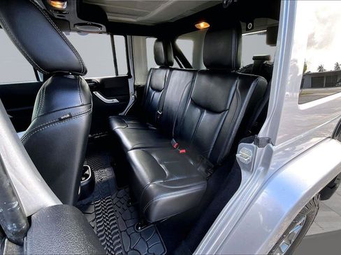 Used 2014 Jeep Wrangler Unlimited Rubicon w/ Dual Top Group AWD/4WD image 21