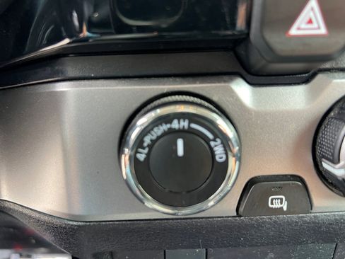 Used 2017 Toyota Tacoma SR5 w/ Tow Package AWD/4WD image 25