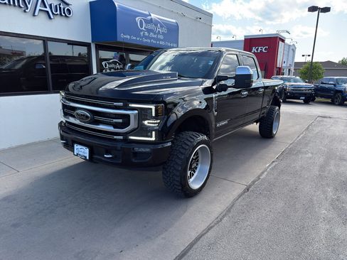 Used 2022 Ford F350 Platinum w/ FX4 Off-Road Package AWD/4WD image 2