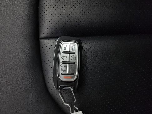 Used 2024 Chrysler Pacifica Touring-L image 63