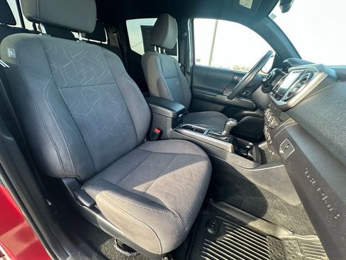 Used 2019 Toyota Tacoma TRD Sport image 30