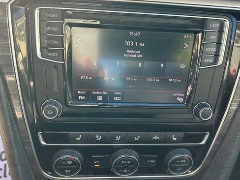 Used 2018 Volkswagen Passat 2.0T SE w/ SE Lighting Package FWD image 24