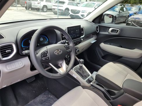 New 2025 Hyundai Venue SEL image 9