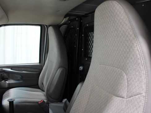 Used 2013 GMC Savana 2500 w/ Cold Climate Package RWD image 4