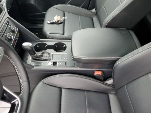 Used 2021 Volkswagen Atlas Cross Sport SE image 29